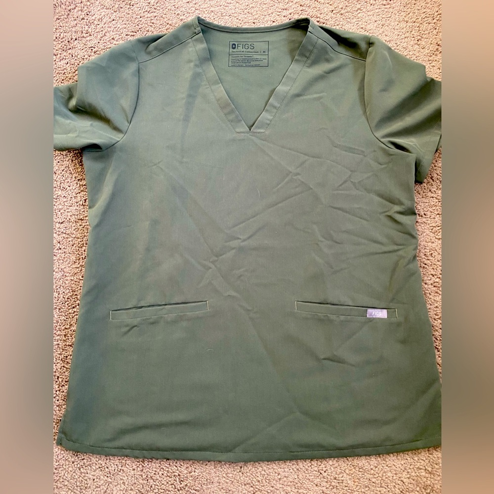 Figs size medium scrub top, color shade Moss